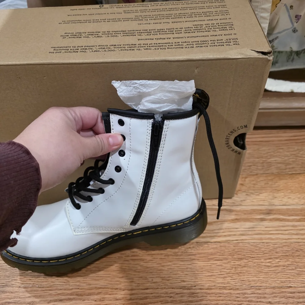 Dr. Martens Youth 1460 Leather Lace Up Boots Size 6 New In Box